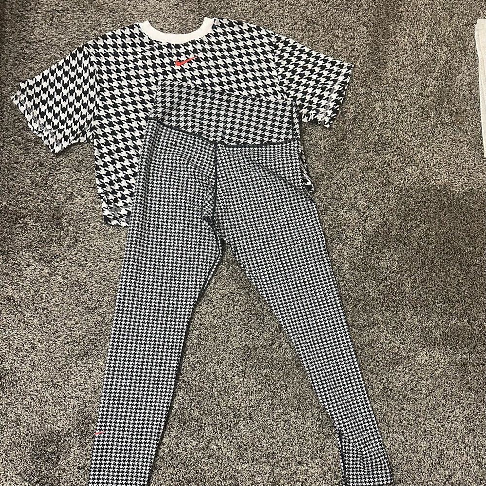 NEW Nike Women’s Black and White Houndstooth Activewear - Picture 2 of 7